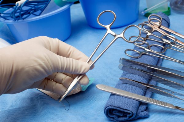 Что нужно учитывать при покупке хирургических инструментов?