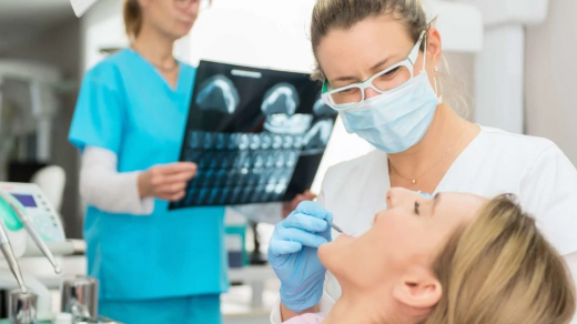Особенности поиска стоматологической клиники для имплантации зубов в Астане